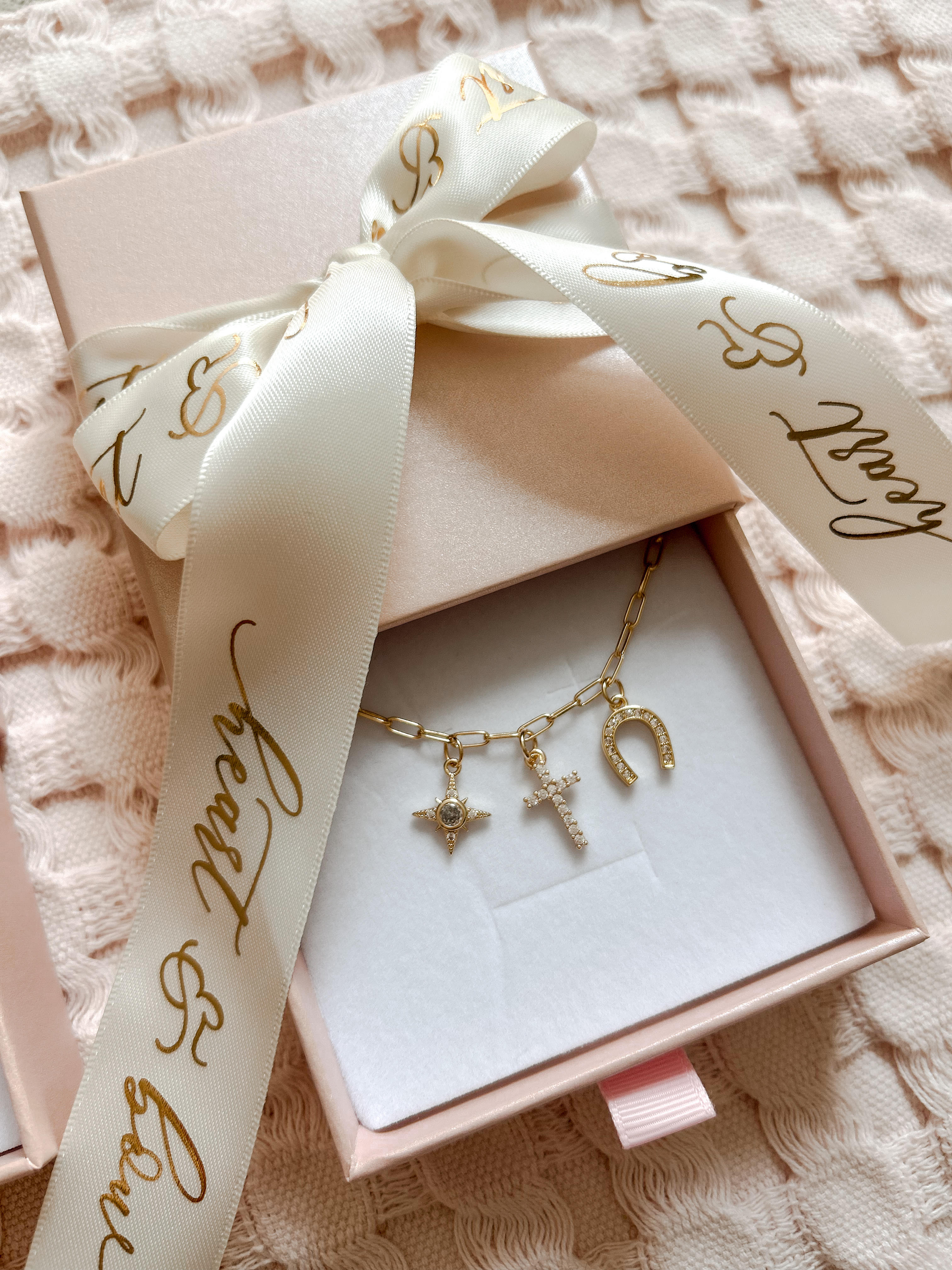 💛 Lucky Horseshoe Charm