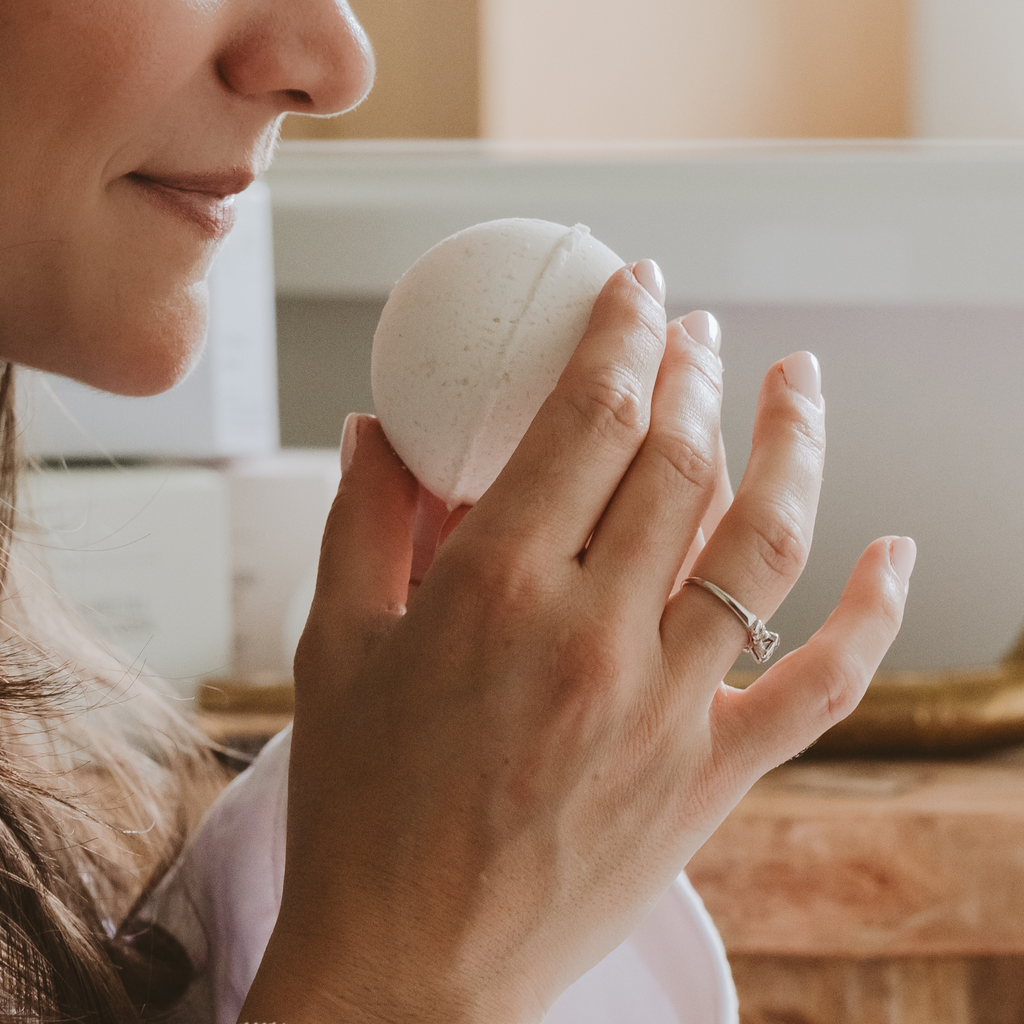 White Tea & Jasmine Bath Bomb – Self Care Gift