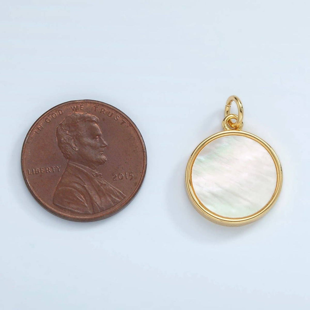 🟡 Round Shell Pearl Charm