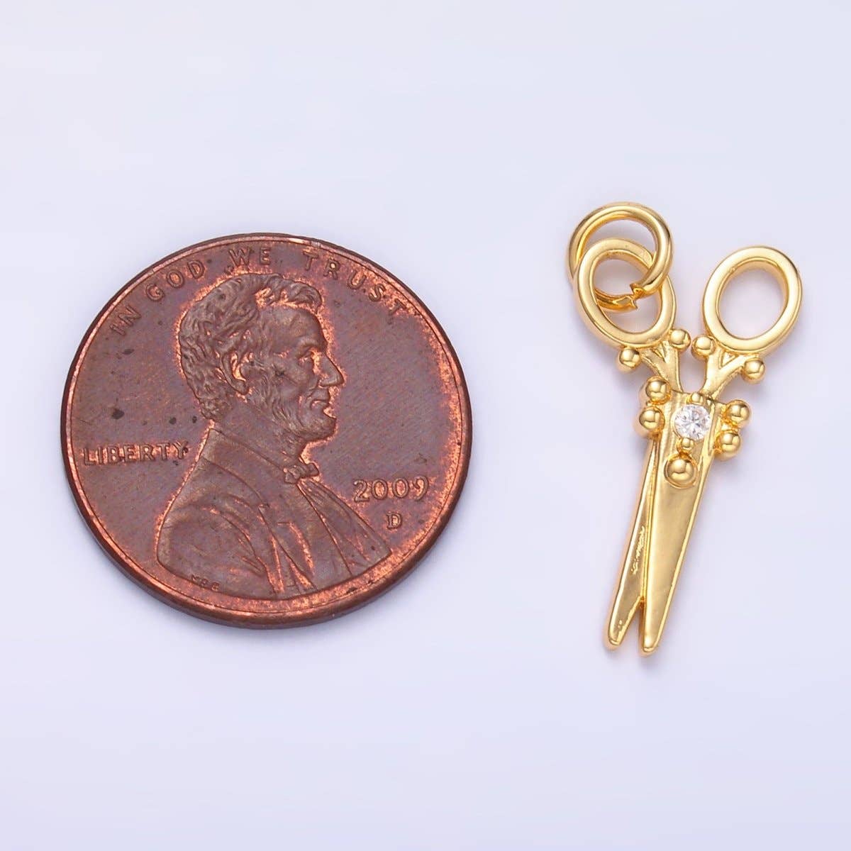 💛 Scissors Charm