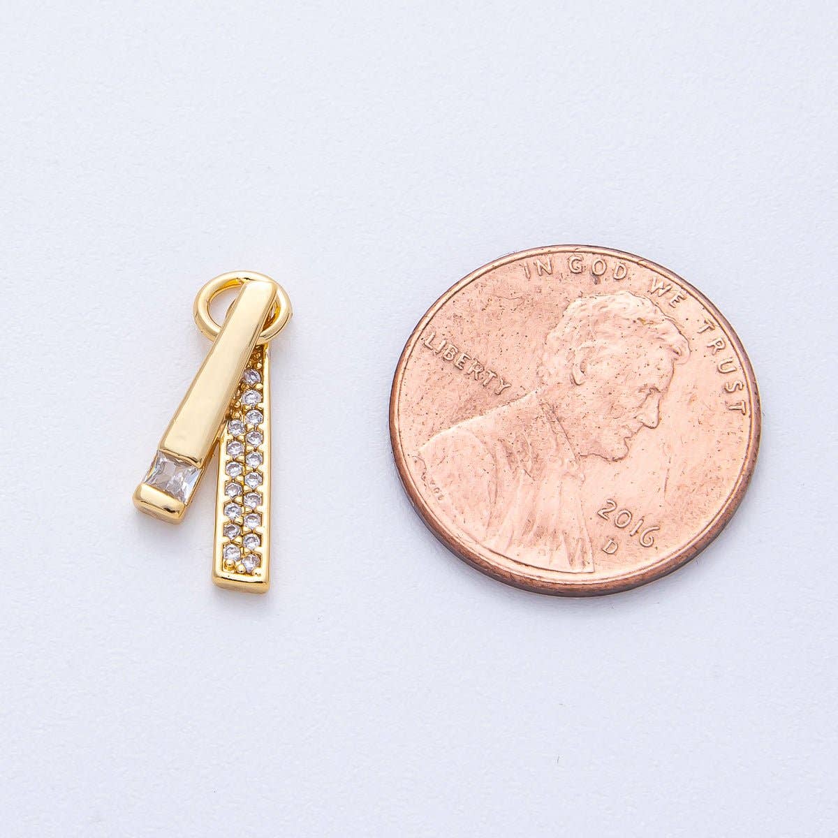 ✨ Ribbon Tie Crystal Charm