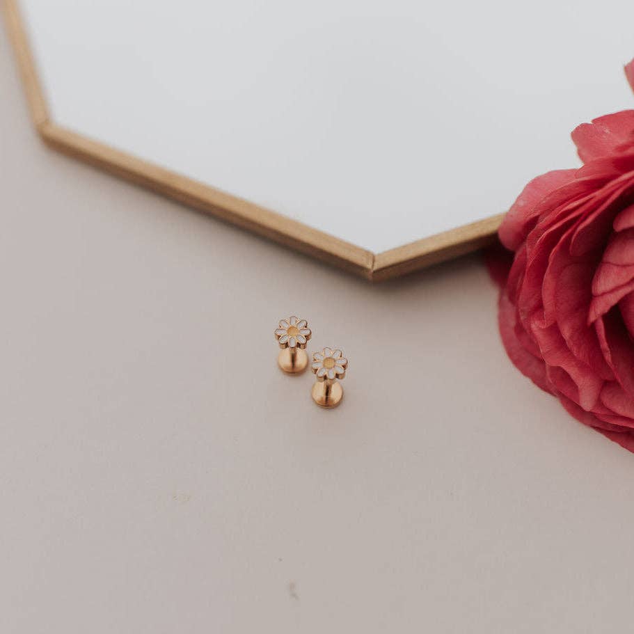 Carolina Daisy Flat Back Stud Earrings – Gold Floral Studs