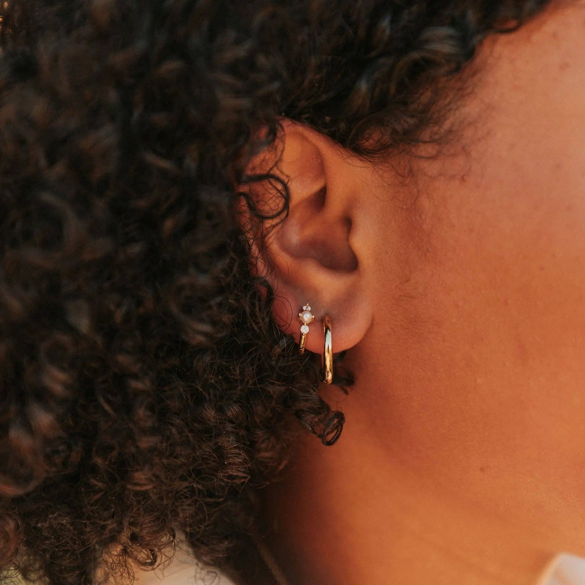 Alexandria Diamond & Pearl Hoop Earrings – Gold Huggies