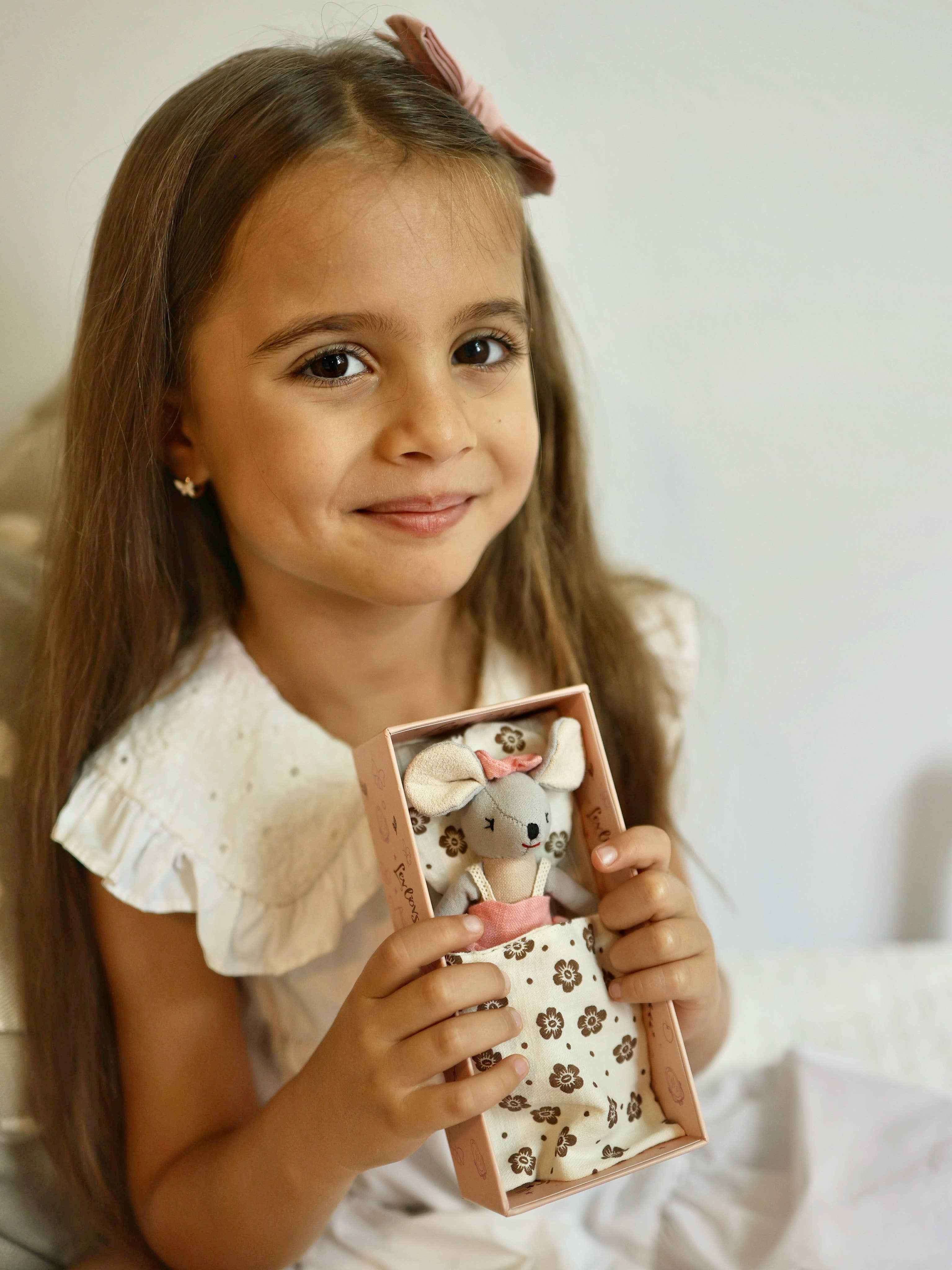 Levlovs Mouse Lili in Her Keepsake Box