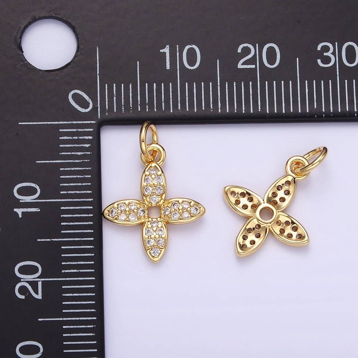 🟡 Pave Floral Charm